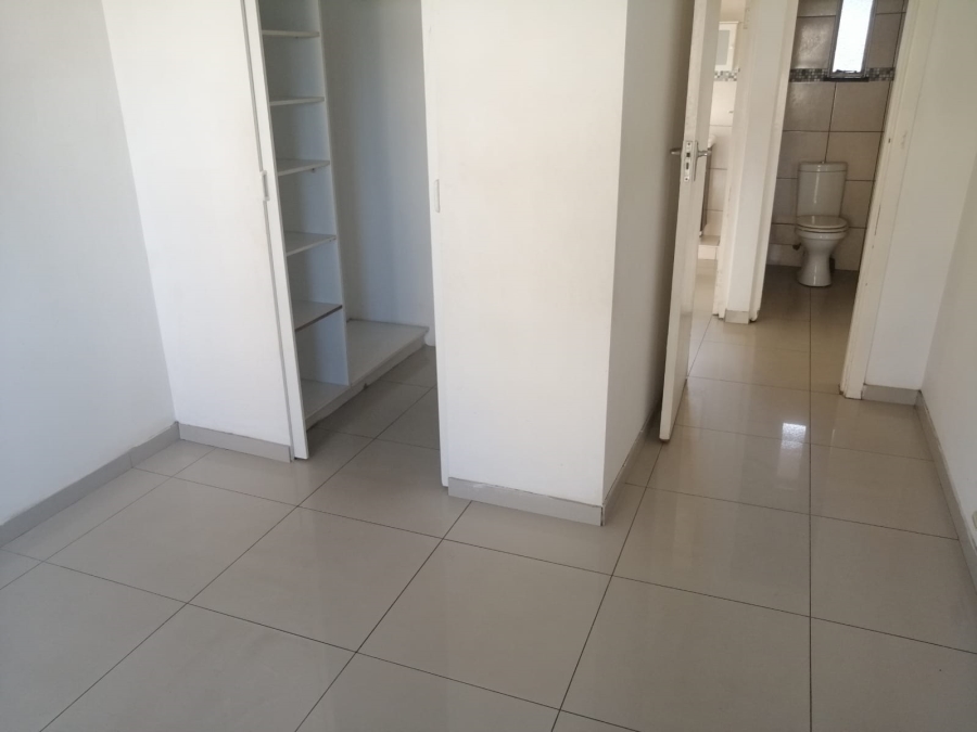 To Let 2 Bedroom Property for Rent in Essenwood KwaZulu-Natal