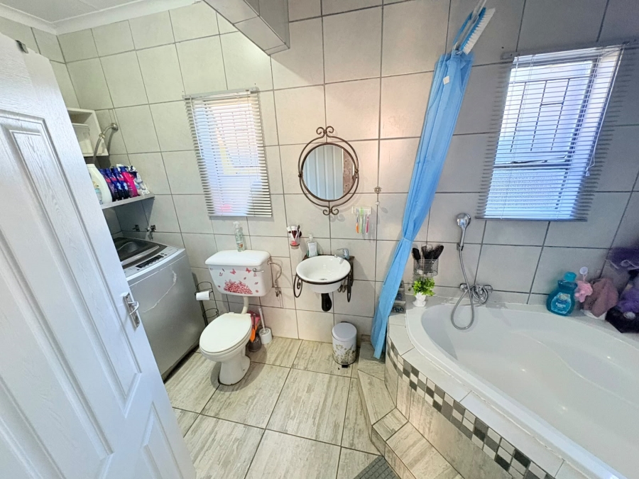 4 Bedroom Property for Sale in Amajuba Park KwaZulu-Natal