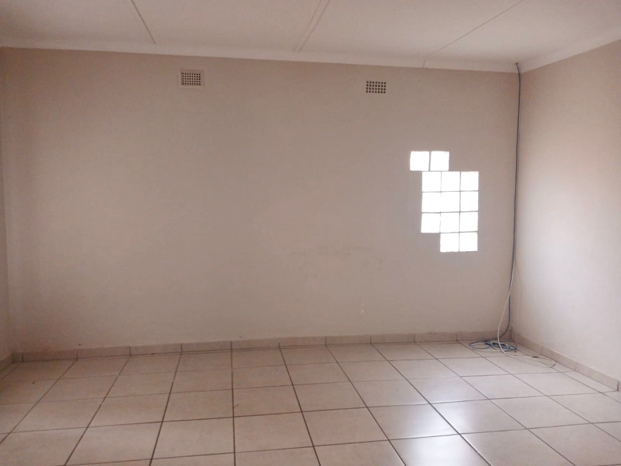 To Let 3 Bedroom Property for Rent in Crestholme KwaZulu-Natal