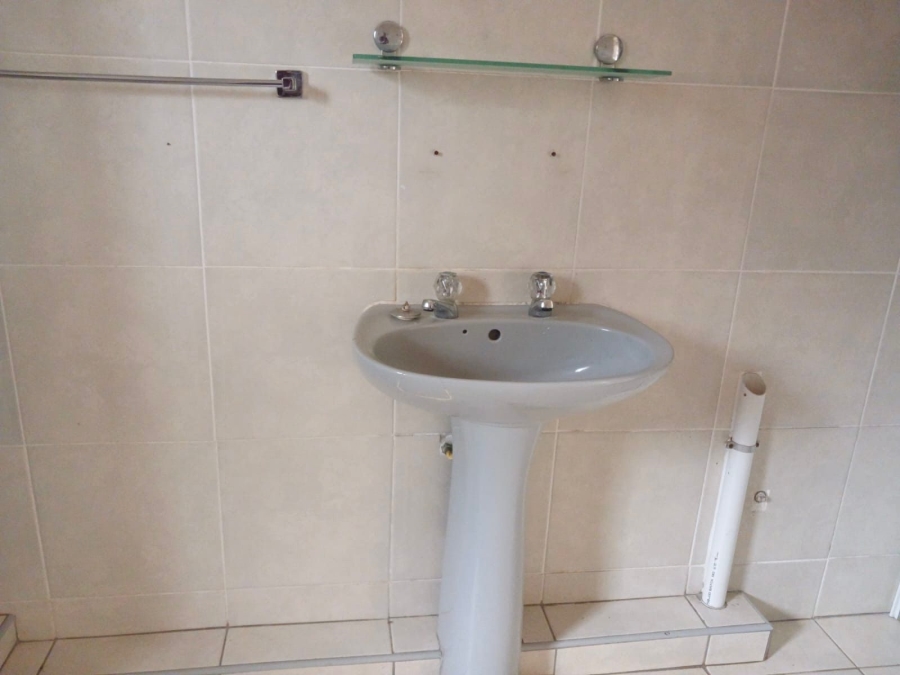 To Let 3 Bedroom Property for Rent in Crestholme KwaZulu-Natal