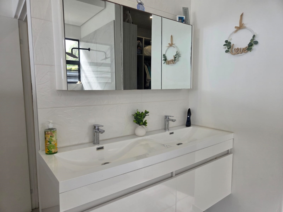 5 Bedroom Property for Sale in Ballito Central KwaZulu-Natal