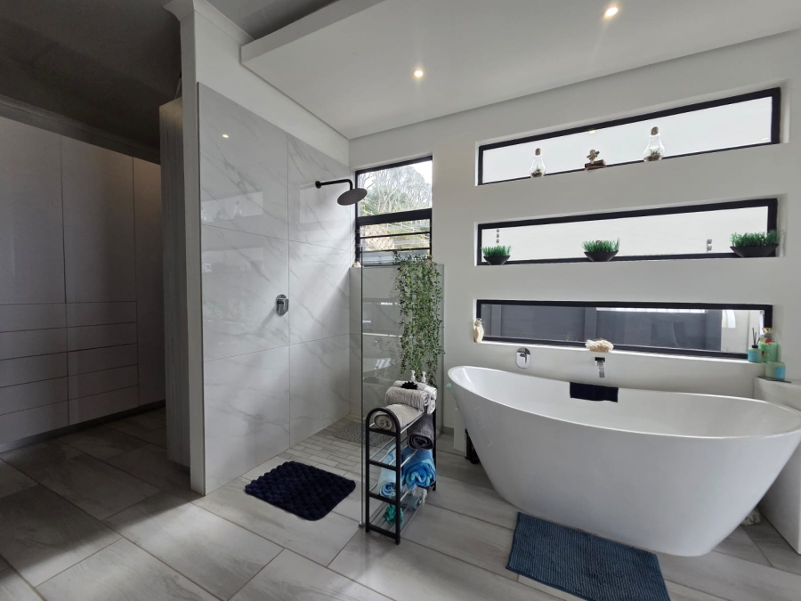 5 Bedroom Property for Sale in Ballito Central KwaZulu-Natal