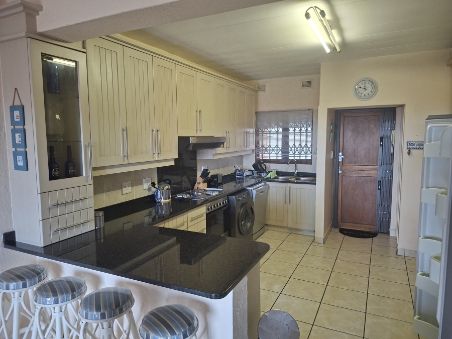 3 Bedroom Property for Sale in Uvongo Beach KwaZulu-Natal
