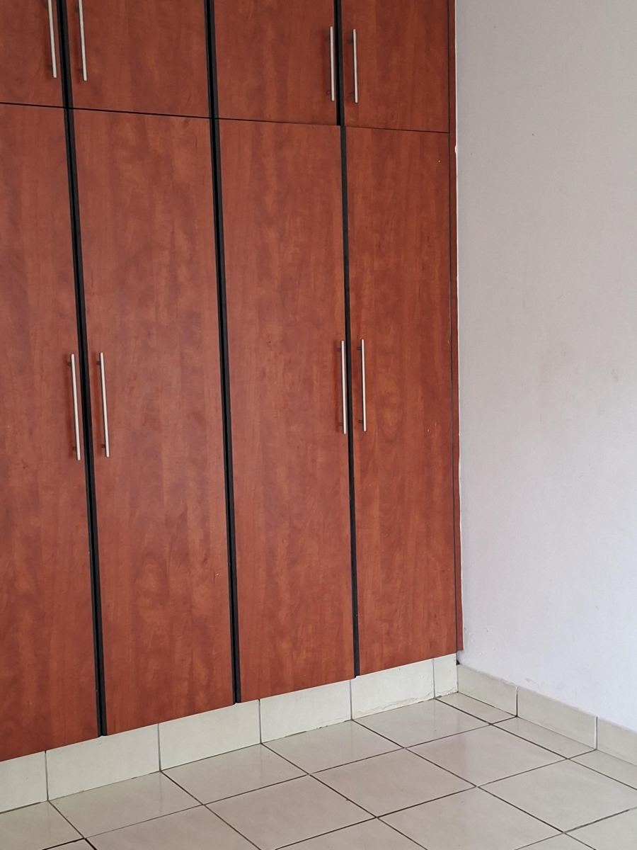 To Let 2 Bedroom Property for Rent in Essenwood KwaZulu-Natal