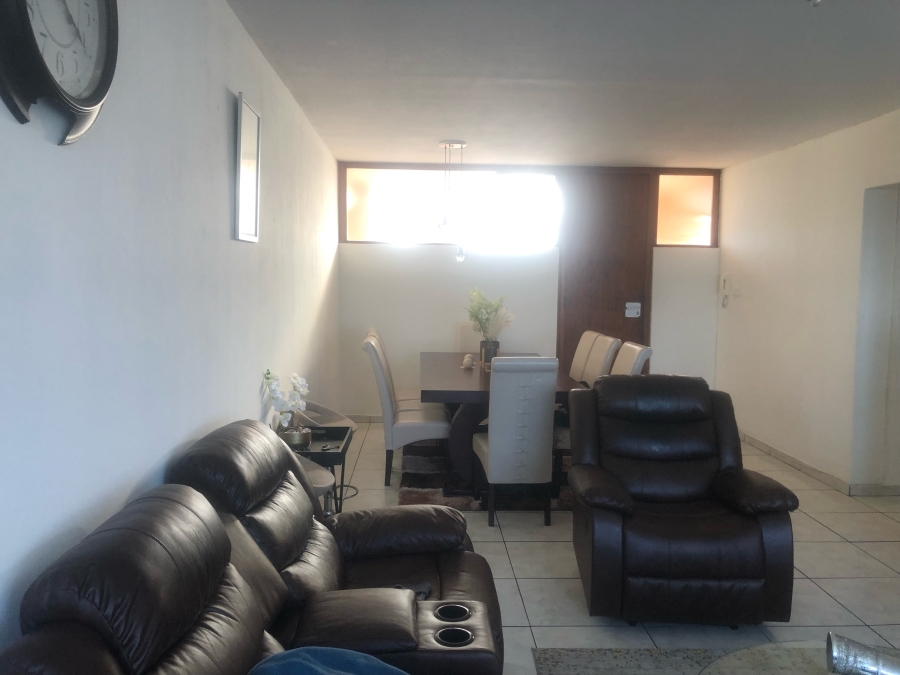 2 Bedroom Property for Sale in Amanzimtoti KwaZulu-Natal