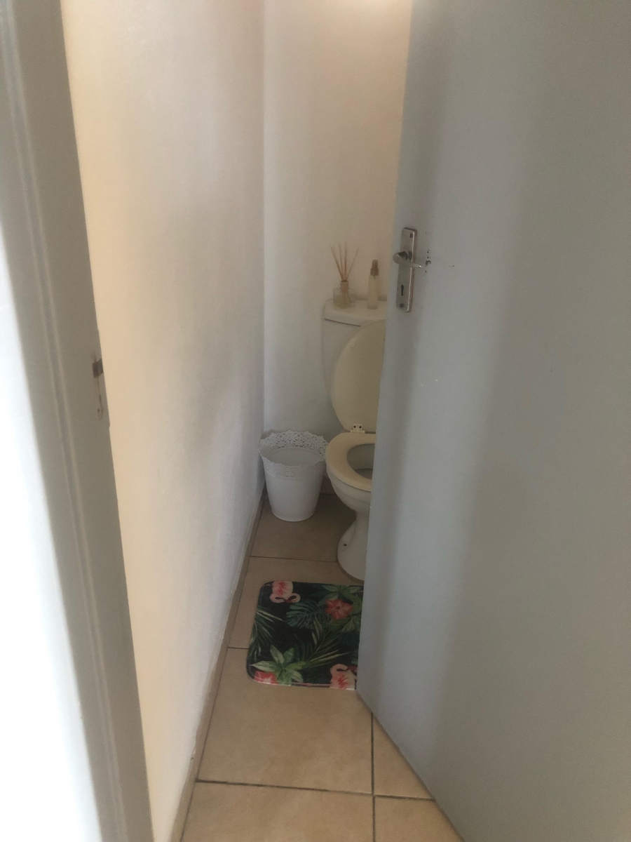 2 Bedroom Property for Sale in Amanzimtoti KwaZulu-Natal