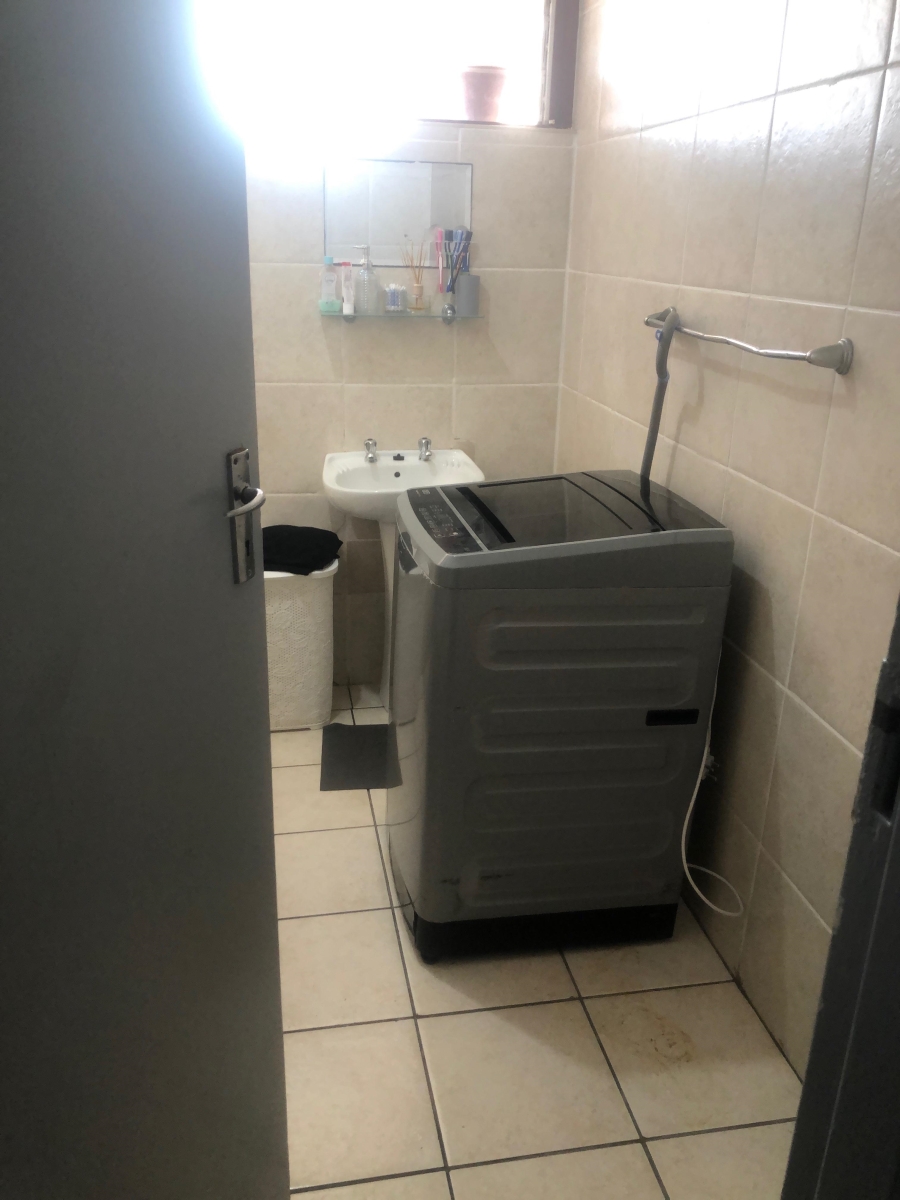 2 Bedroom Property for Sale in Amanzimtoti KwaZulu-Natal
