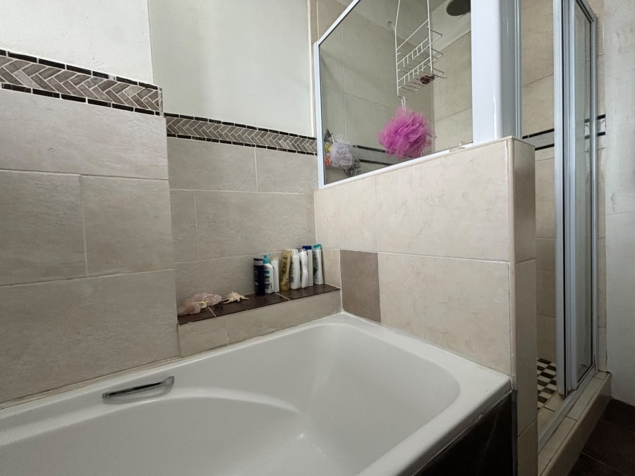 To Let 3 Bedroom Property for Rent in Essenwood KwaZulu-Natal