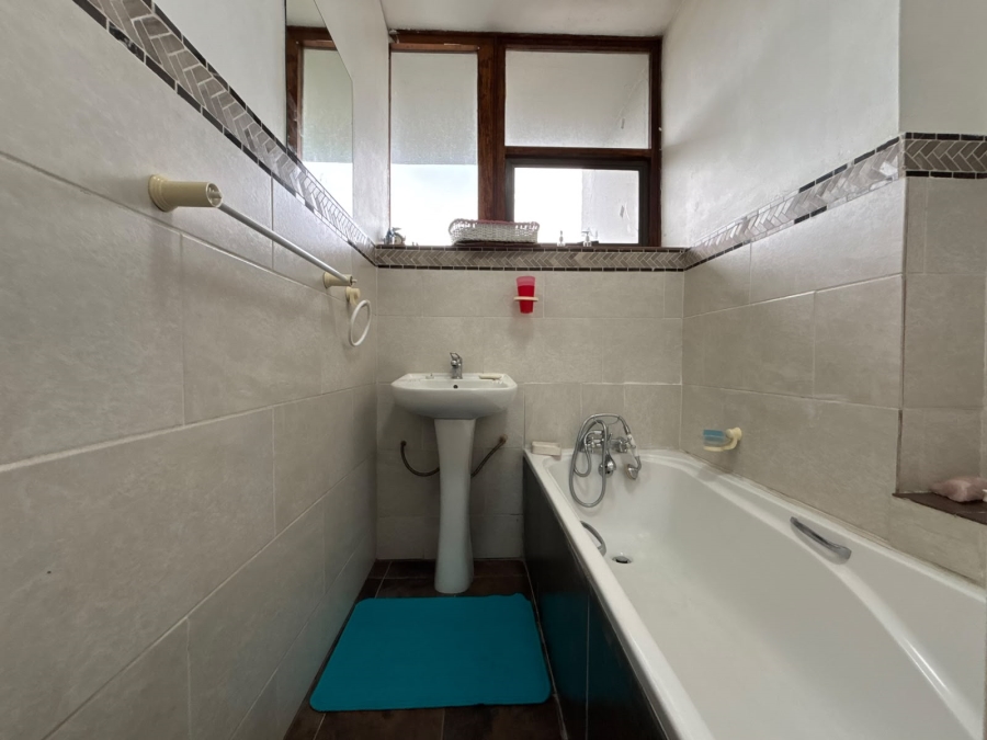 To Let 3 Bedroom Property for Rent in Essenwood KwaZulu-Natal