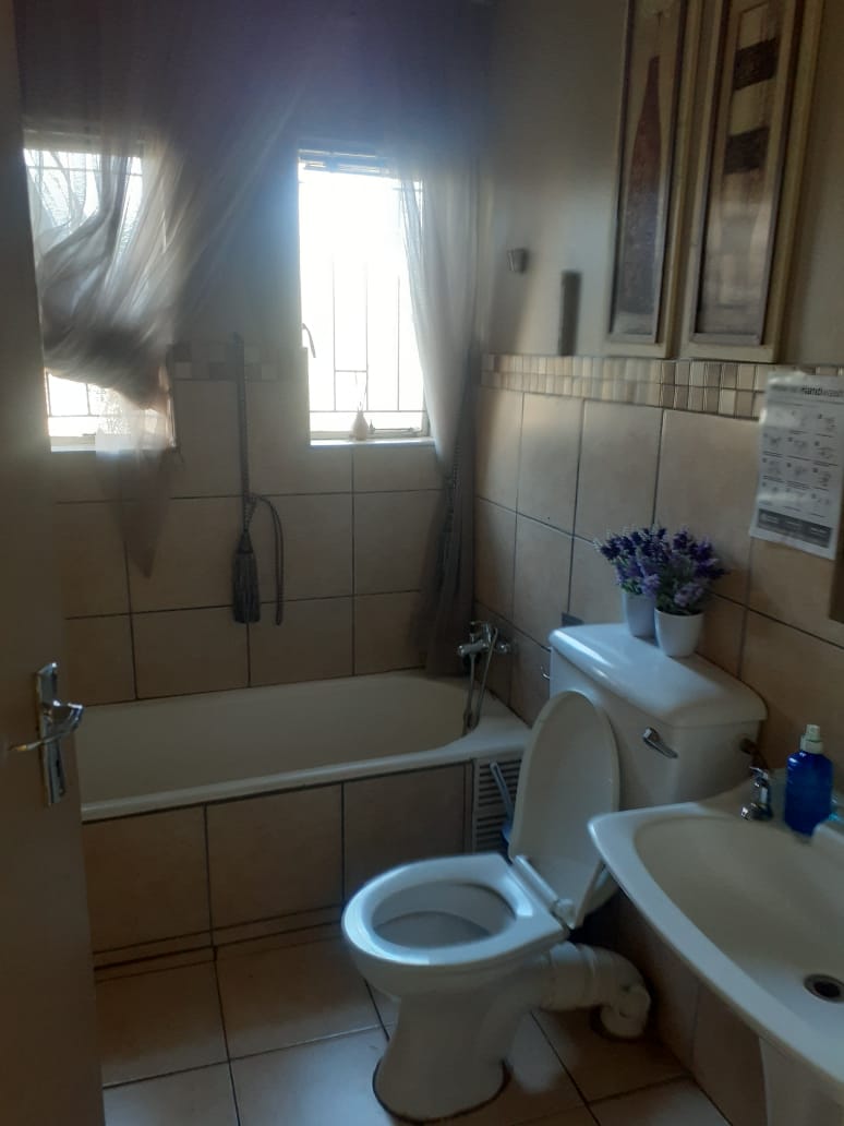 To Let Commercial Property for Rent in Huttenheights KwaZulu-Natal