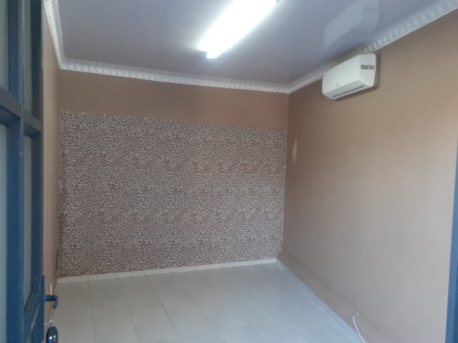 To Let Commercial Property for Rent in Huttenheights KwaZulu-Natal