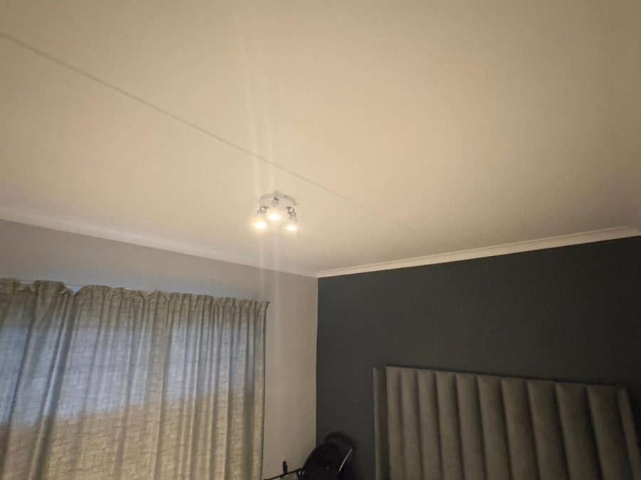 To Let 2 Bedroom Property for Rent in Umbogintwini KwaZulu-Natal