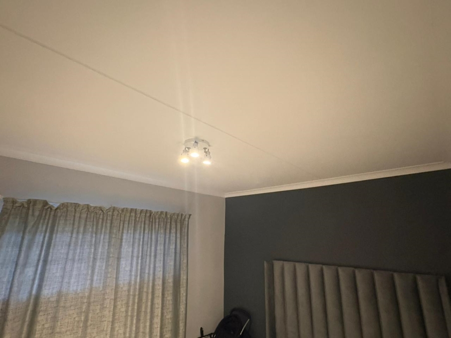 To Let 2 Bedroom Property for Rent in Umbogintwini KwaZulu-Natal