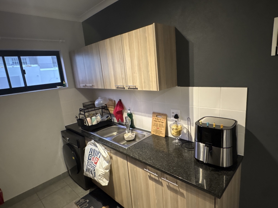 To Let 2 Bedroom Property for Rent in Umbogintwini KwaZulu-Natal