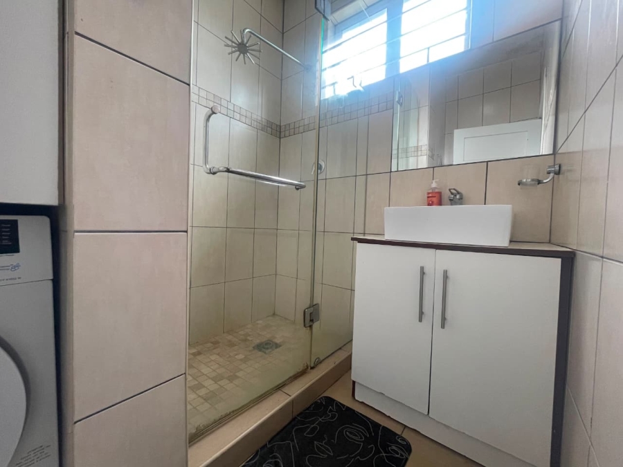 To Let 2 Bedroom Property for Rent in Essenwood KwaZulu-Natal