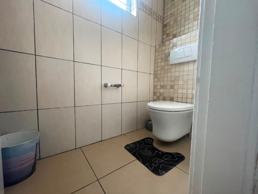 To Let 2 Bedroom Property for Rent in Essenwood KwaZulu-Natal