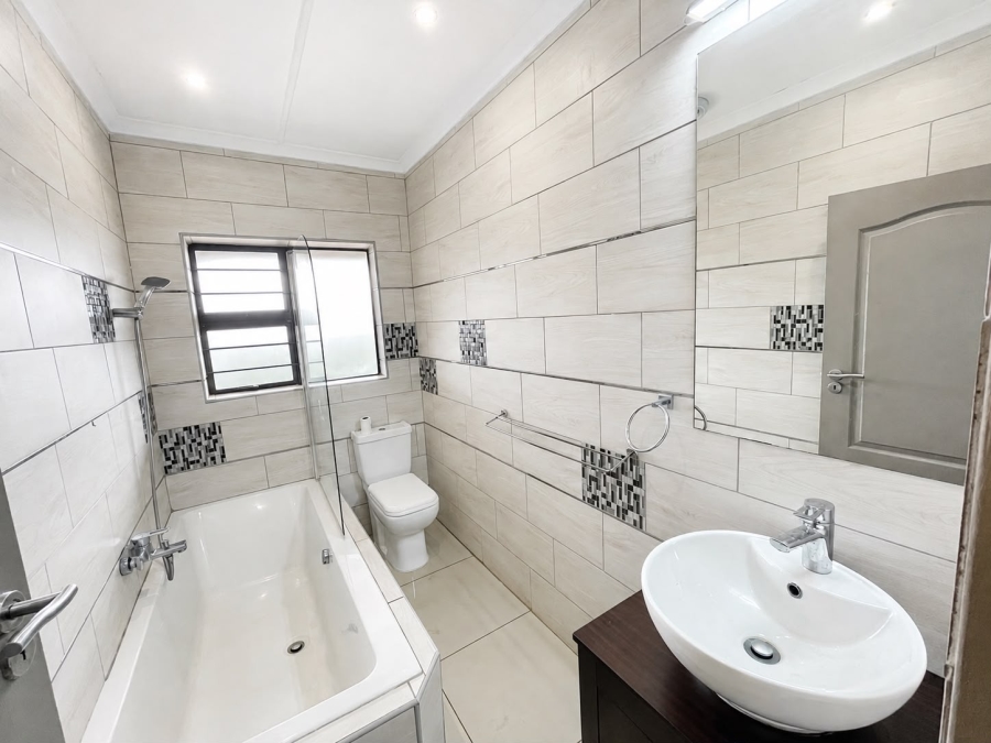 3 Bedroom Property for Sale in Ocean View KwaZulu-Natal