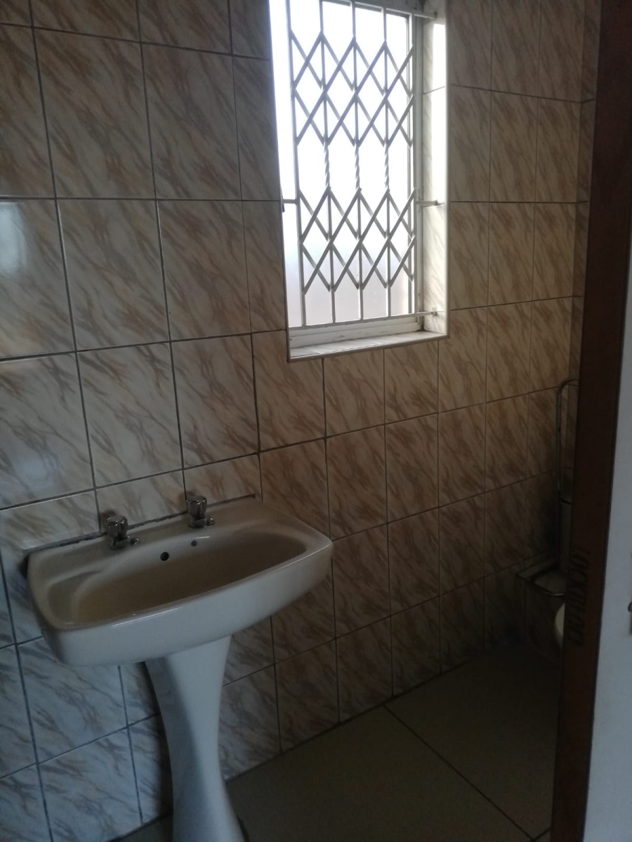 To Let 1 Bedroom Property for Rent in Malvern KwaZulu-Natal
