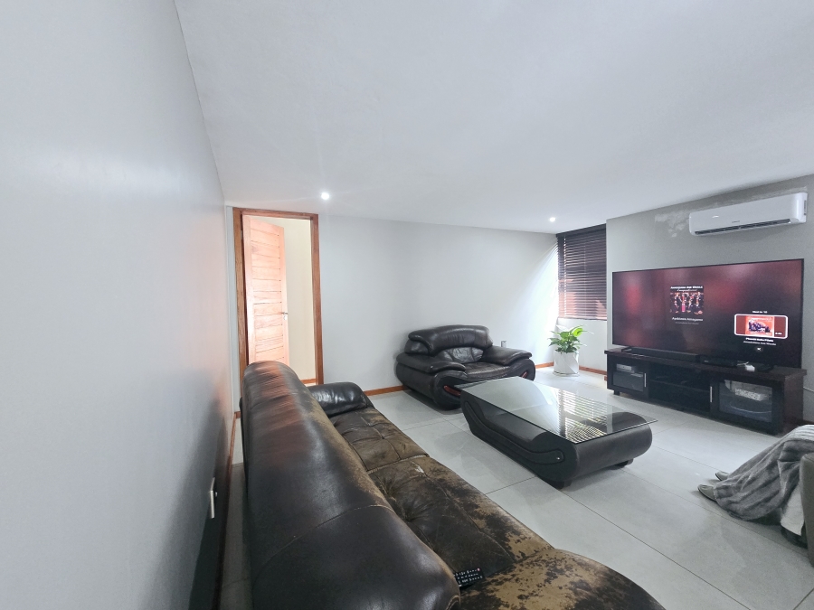 To Let 5 Bedroom Property for Rent in Hilltop Private Estate KwaZulu-Natal