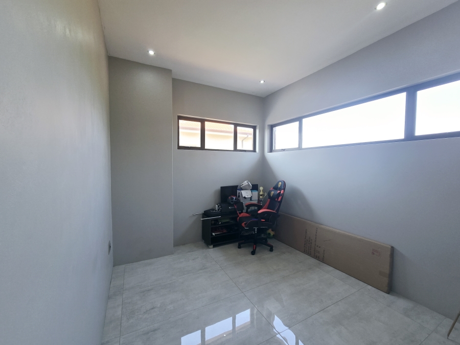 To Let 5 Bedroom Property for Rent in Hilltop Private Estate KwaZulu-Natal