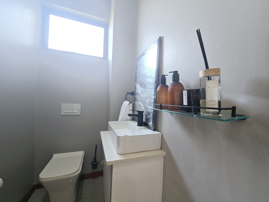 To Let 5 Bedroom Property for Rent in Hilltop Private Estate KwaZulu-Natal