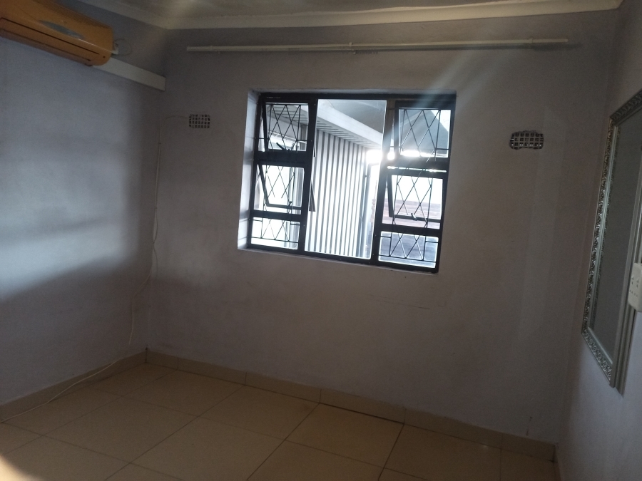 1 Bedroom Property for Sale in Montclair KwaZulu-Natal