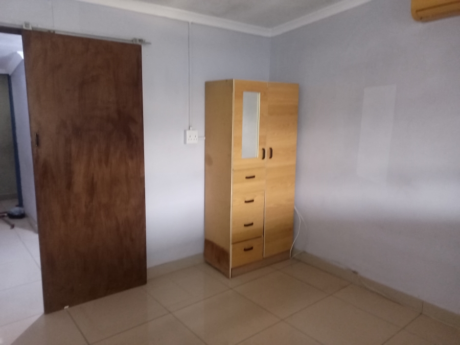 1 Bedroom Property for Sale in Montclair KwaZulu-Natal