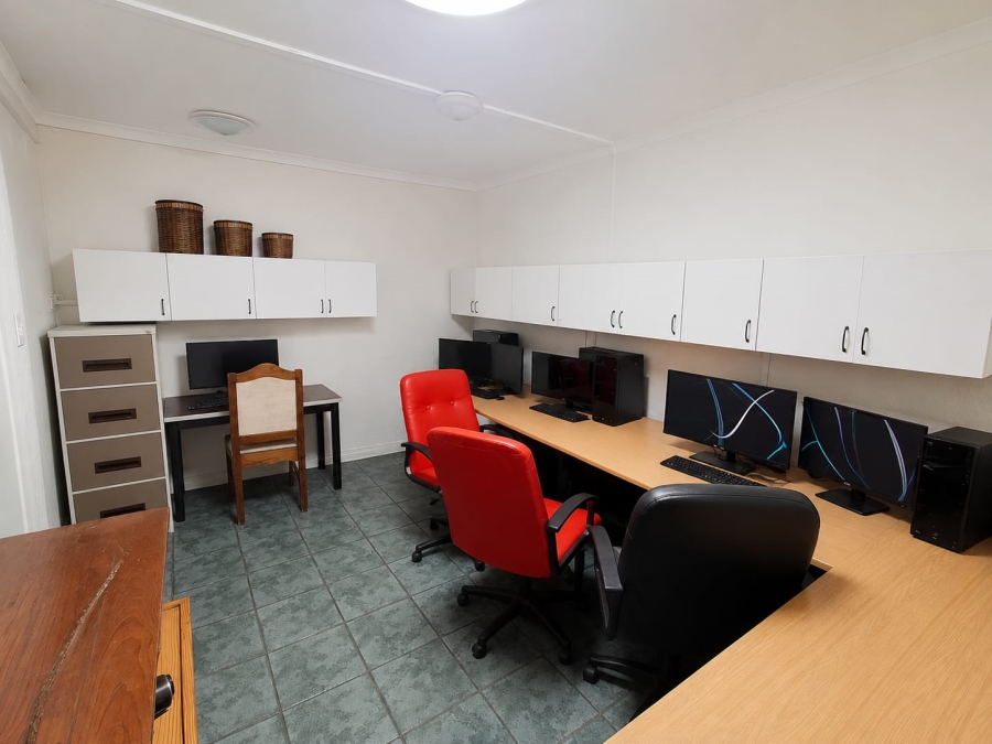 4 Bedroom Property for Sale in Sunnyridge KwaZulu-Natal