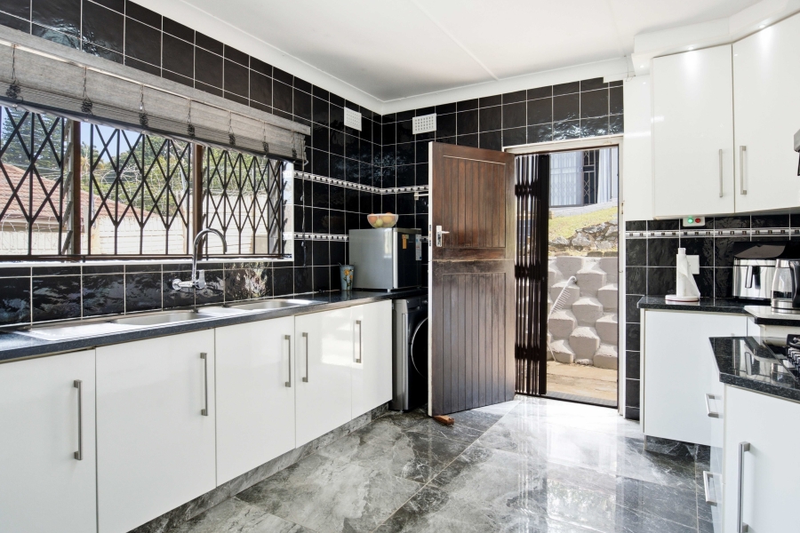 3 Bedroom Property for Sale in Amanzimtoti KwaZulu-Natal