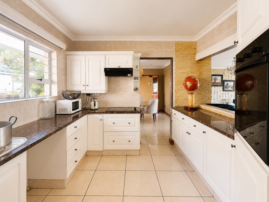 7 Bedroom Property for Sale in Salt Rock KwaZulu-Natal
