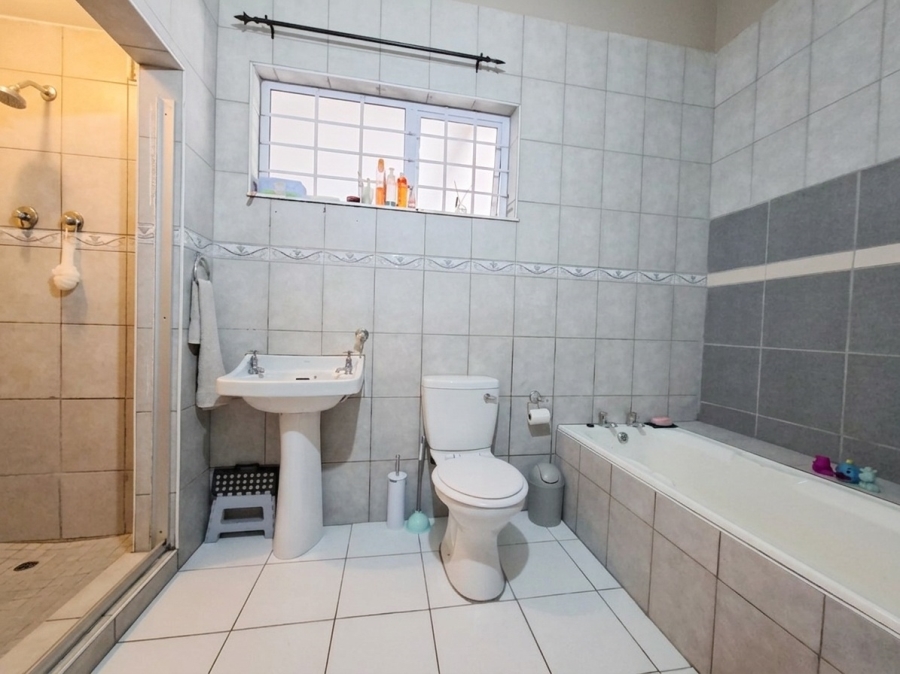 To Let 3 Bedroom Property for Rent in Rouken Glen KwaZulu-Natal