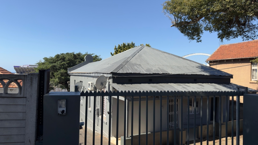 6 Bedroom Property for Sale in Windermere KwaZulu-Natal