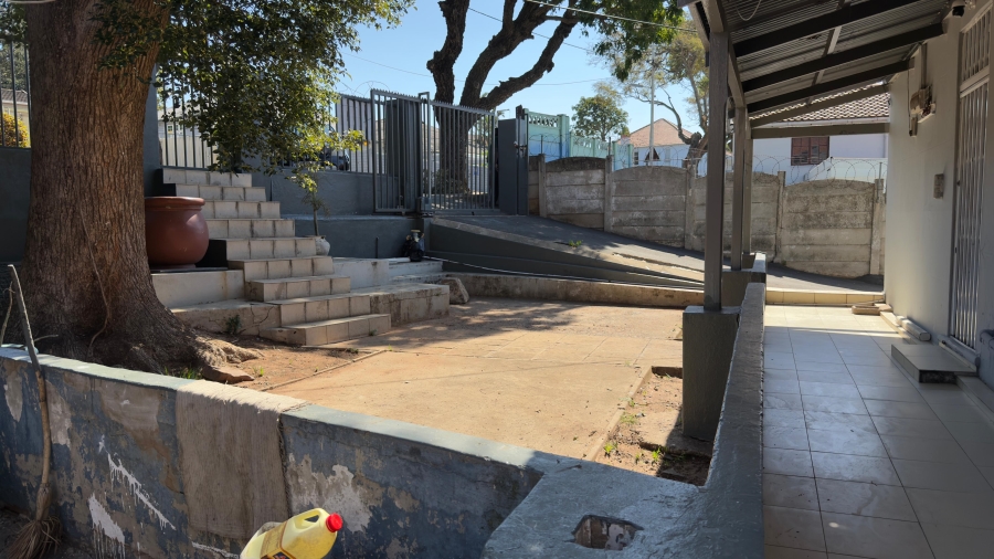 6 Bedroom Property for Sale in Windermere KwaZulu-Natal