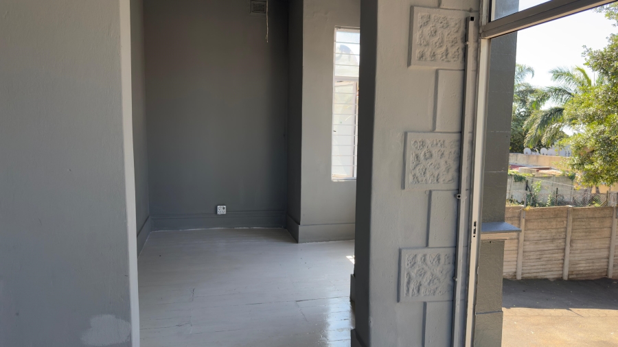6 Bedroom Property for Sale in Windermere KwaZulu-Natal