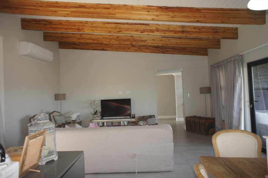 To Let 5 Bedroom Property for Rent in Palm Lakes Estate KwaZulu-Natal