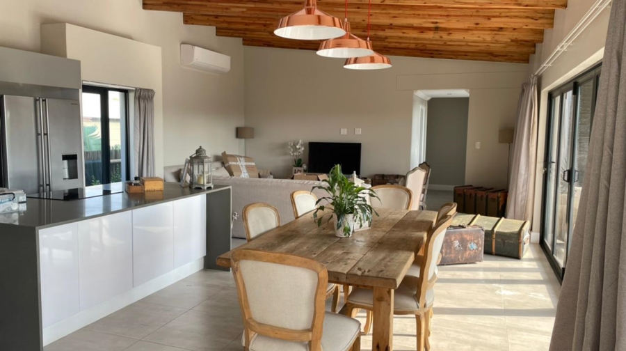 To Let 5 Bedroom Property for Rent in Palm Lakes Estate KwaZulu-Natal