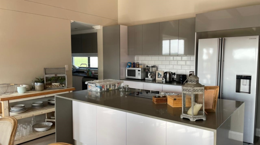 To Let 5 Bedroom Property for Rent in Palm Lakes Estate KwaZulu-Natal