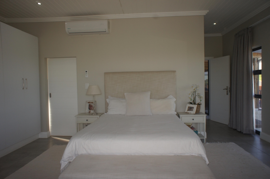 To Let 5 Bedroom Property for Rent in Palm Lakes Estate KwaZulu-Natal