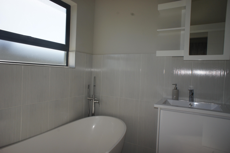 To Let 5 Bedroom Property for Rent in Palm Lakes Estate KwaZulu-Natal