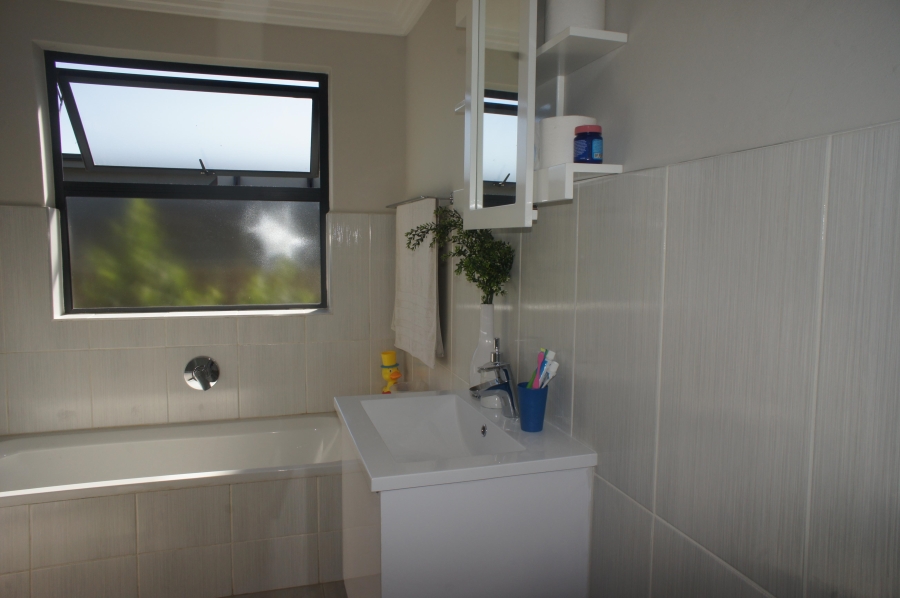 To Let 5 Bedroom Property for Rent in Palm Lakes Estate KwaZulu-Natal