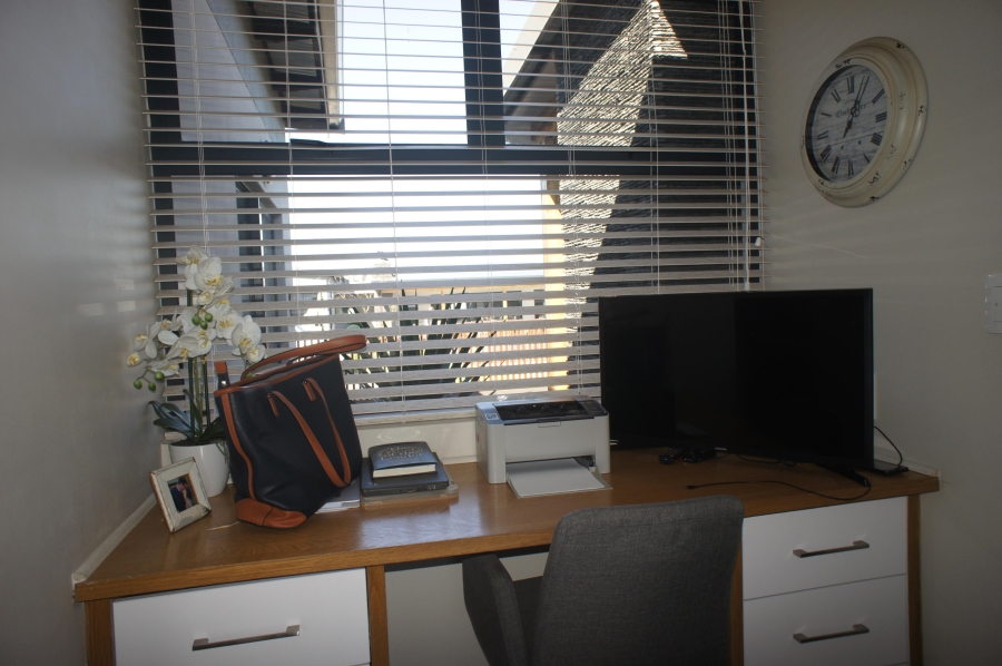 To Let 5 Bedroom Property for Rent in Palm Lakes Estate KwaZulu-Natal