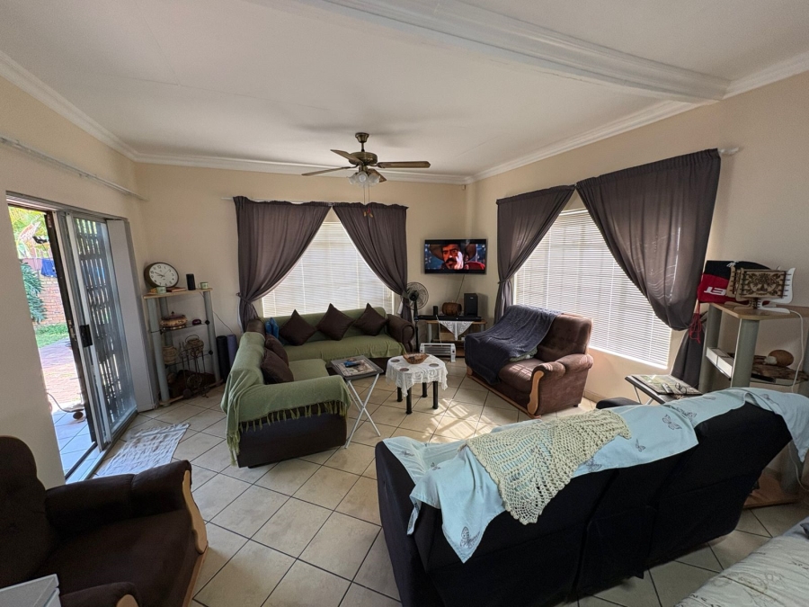 To Let 2 Bedroom Property for Rent in Schuinshoogte KwaZulu-Natal
