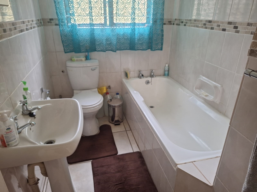 3 Bedroom Property for Sale in Waterfall KwaZulu-Natal