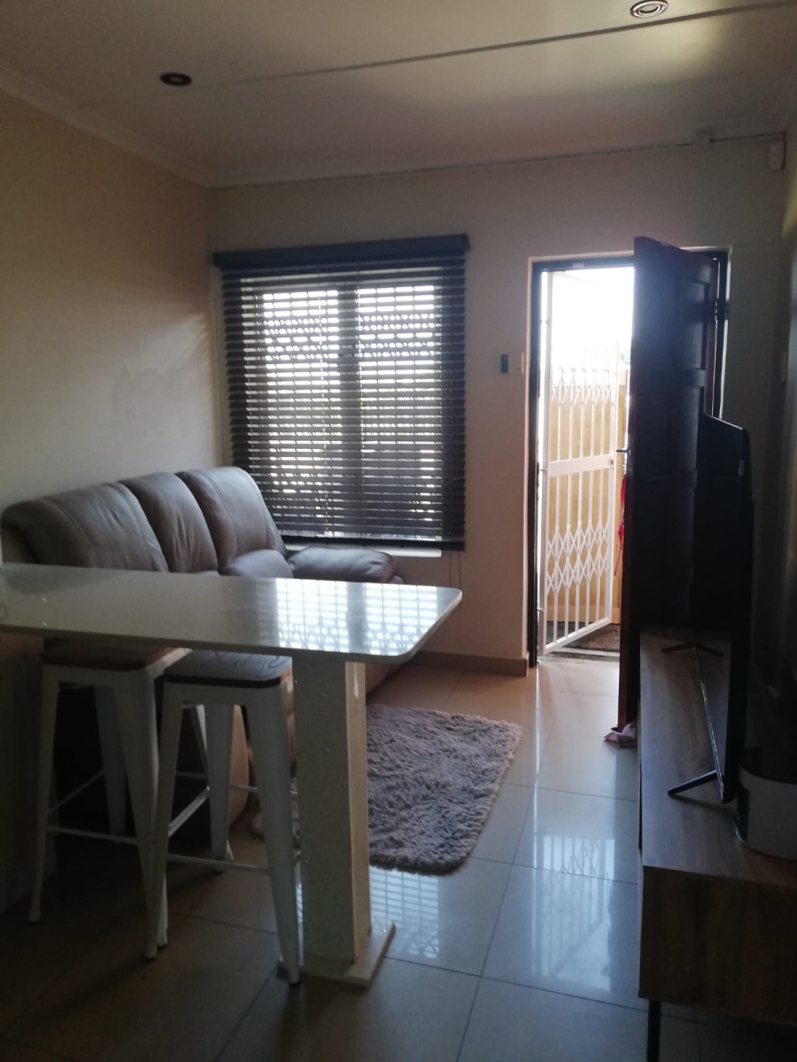 To Let 1 Bedroom Property for Rent in Escombe KwaZulu-Natal