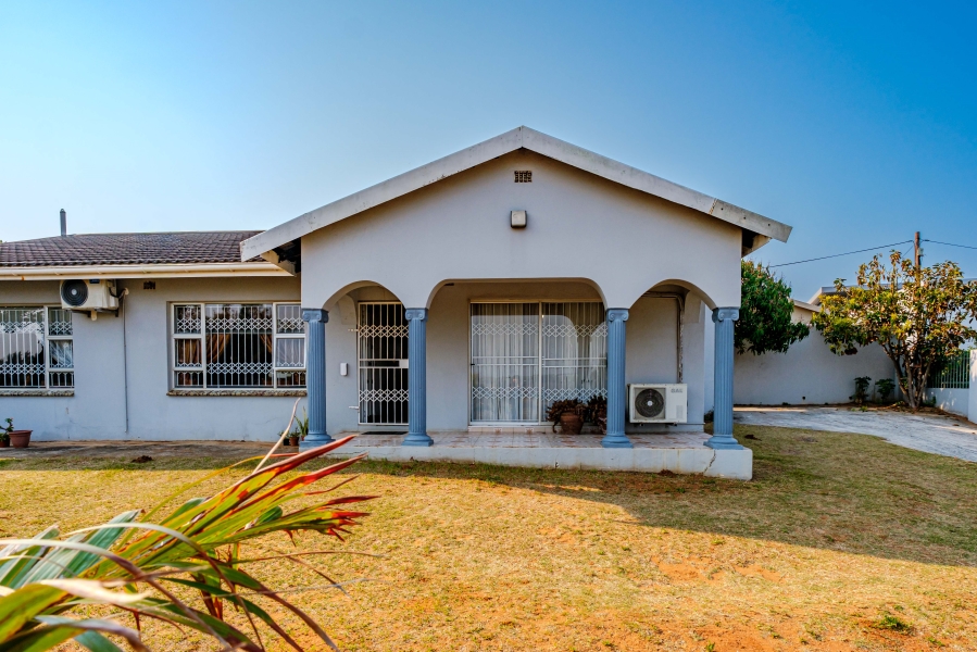 3 Bedroom Property for Sale in Tinley Manor KwaZulu-Natal