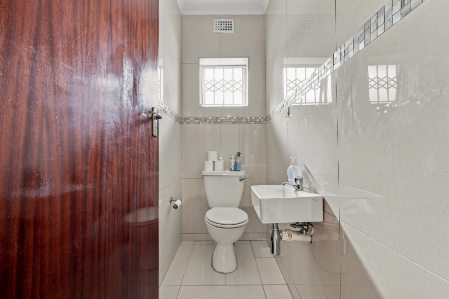3 Bedroom Property for Sale in Tinley Manor KwaZulu-Natal