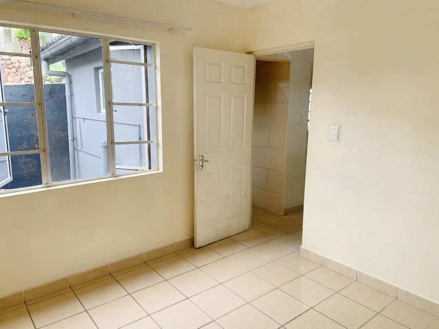 To Let 2 Bedroom Property for Rent in Escombe KwaZulu-Natal