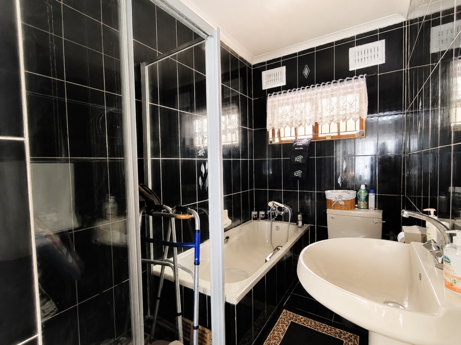 4 Bedroom Property for Sale in La Mercy KwaZulu-Natal