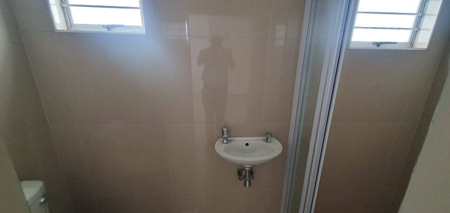 To Let 1 Bedroom Property for Rent in Bluff KwaZulu-Natal