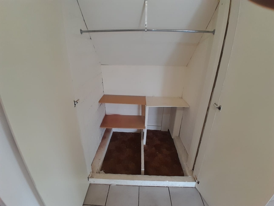To Let 1 Bedroom Property for Rent in Ocean View KwaZulu-Natal